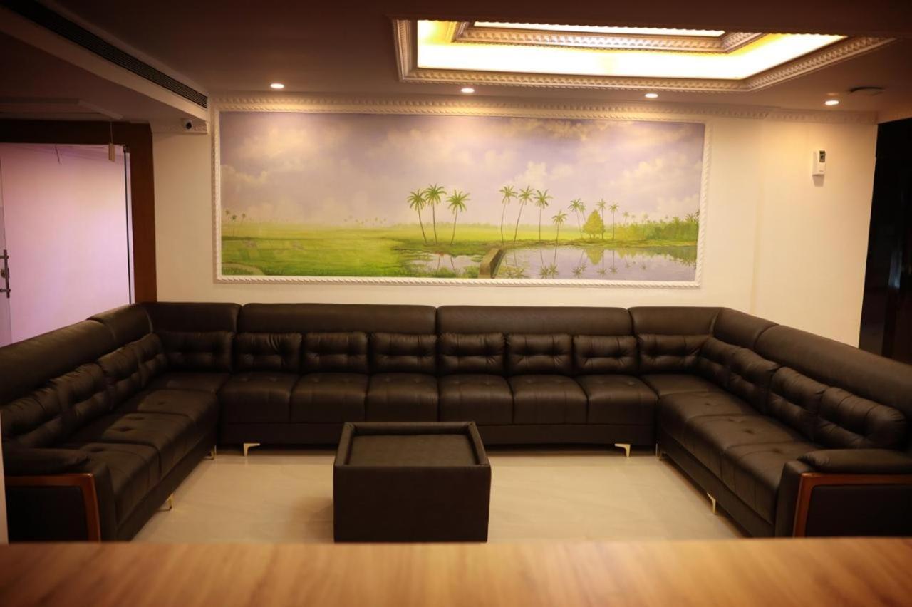 Pearl Residency Hotel Ayoor Екстериор снимка