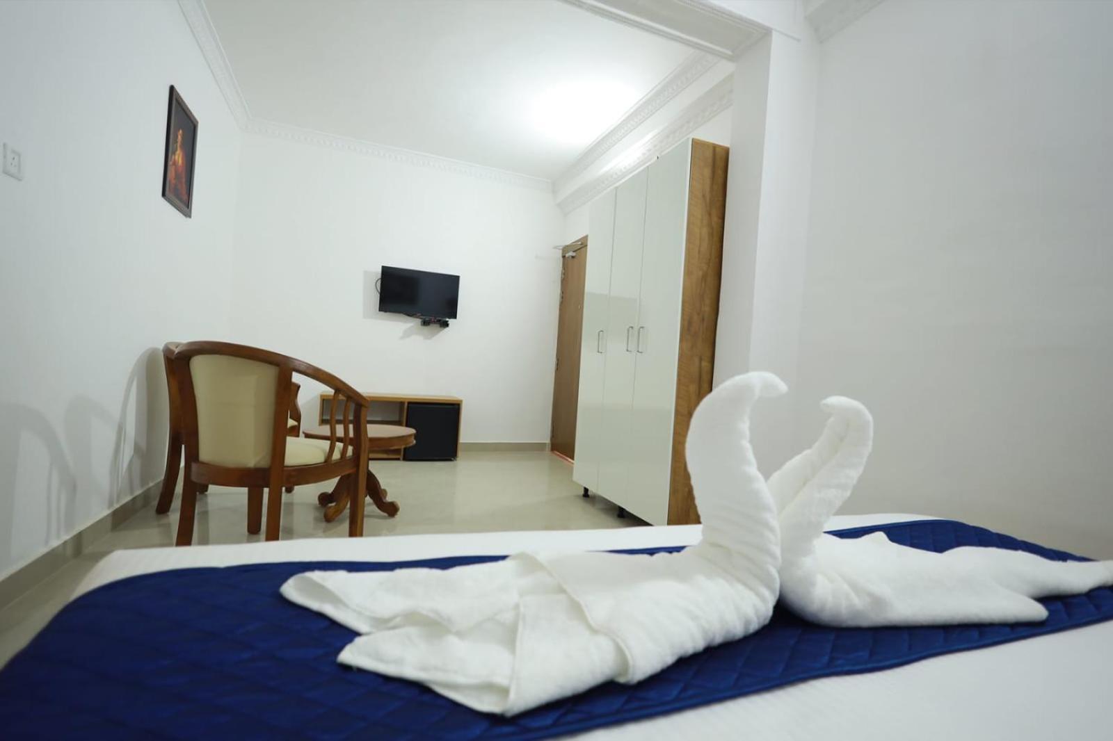 Pearl Residency Hotel Ayoor Екстериор снимка