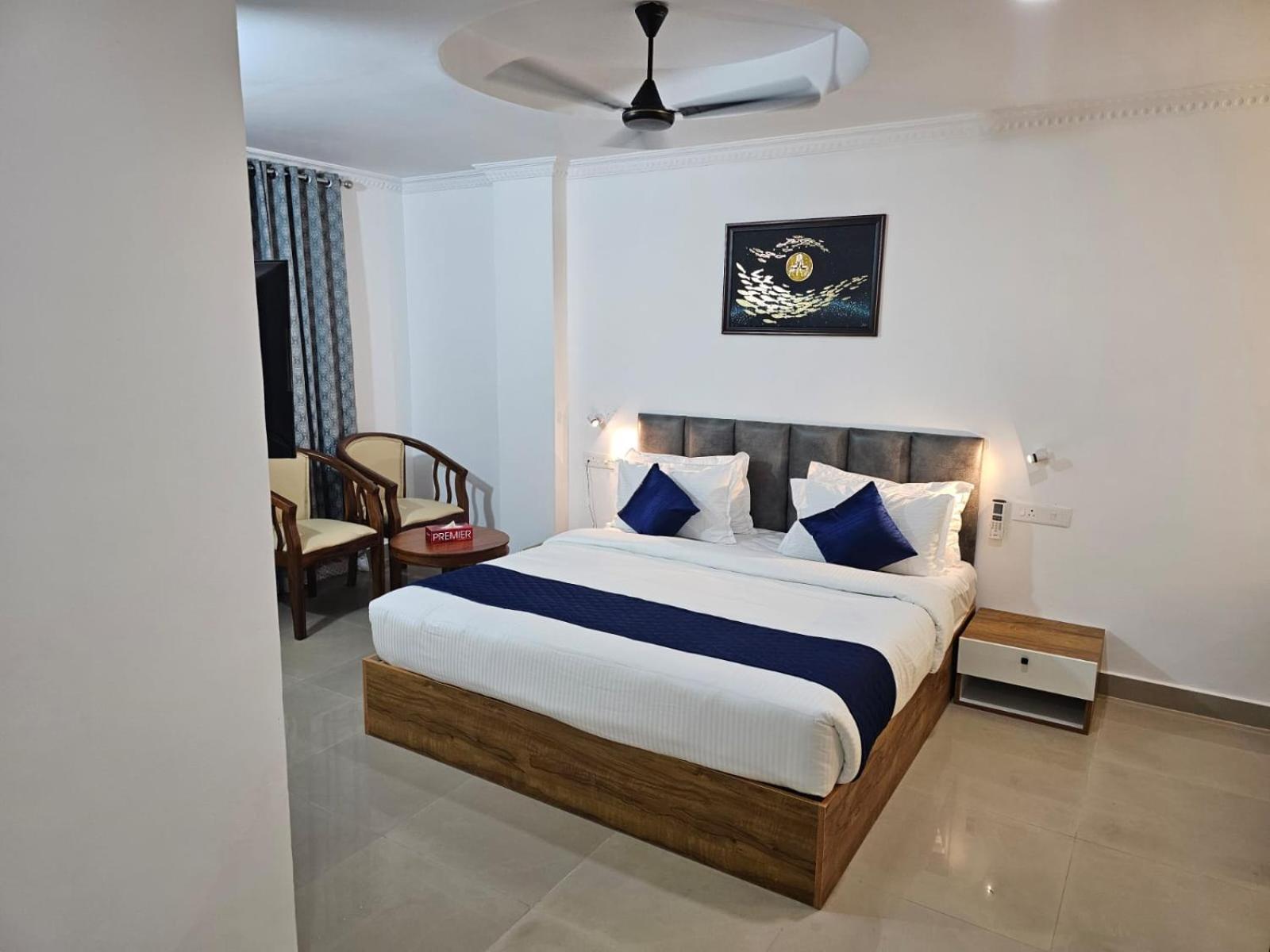 Pearl Residency Hotel Ayoor Екстериор снимка