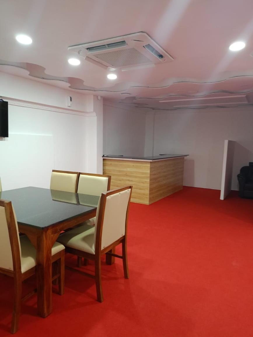 Pearl Residency Hotel Ayoor Екстериор снимка